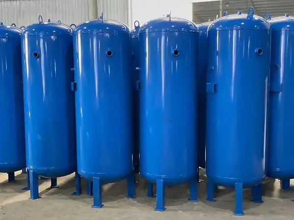 Bình chứa khí nén 2000L chất lượng 3 Cấu tạo bình chứa khí nén 2000L gồm thân bình thép chịu áp lực cao
