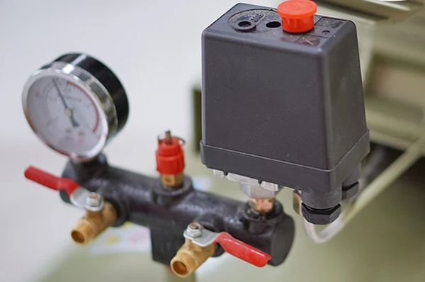 Các lỗi phổ biến cần thực hiện cách chỉnh rơ le máy nén khí