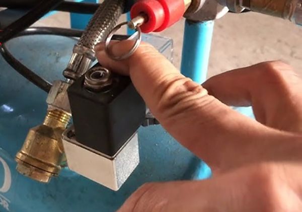 Kiểm tra tình trạng của rơ le trước khi chỉnh
