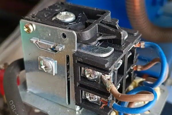 Điều chỉnh rơ le máy nén khí