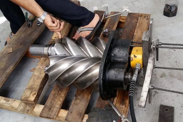 Thay mới bi trục vít đầu nén giúp khôi phục hiệu suất nén khí