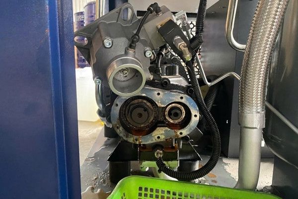 Lọc tách dầu bị hỏng ảnh hưởng đến khả năng vận hành của máy nén khí  