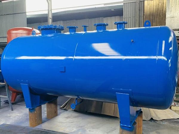 Bình chứa khí nén là gì? Cấu tạo và nguyên lý hoạt động 7 Bình chứa khí nén nằm ngang dùng trong hệ thống khí nén công nghiệp