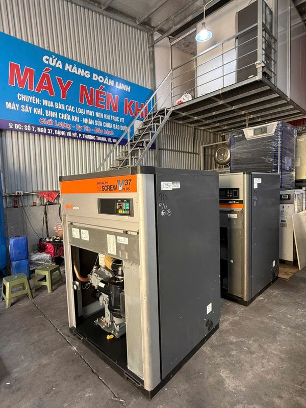 Máy nén khí trục vít Hitachi Nhật Bản chính hãng 4 Máy Nén Khí DL cung cấp máy nén khí trục vít Hitachi chính hãng, bảo hành dài hạn